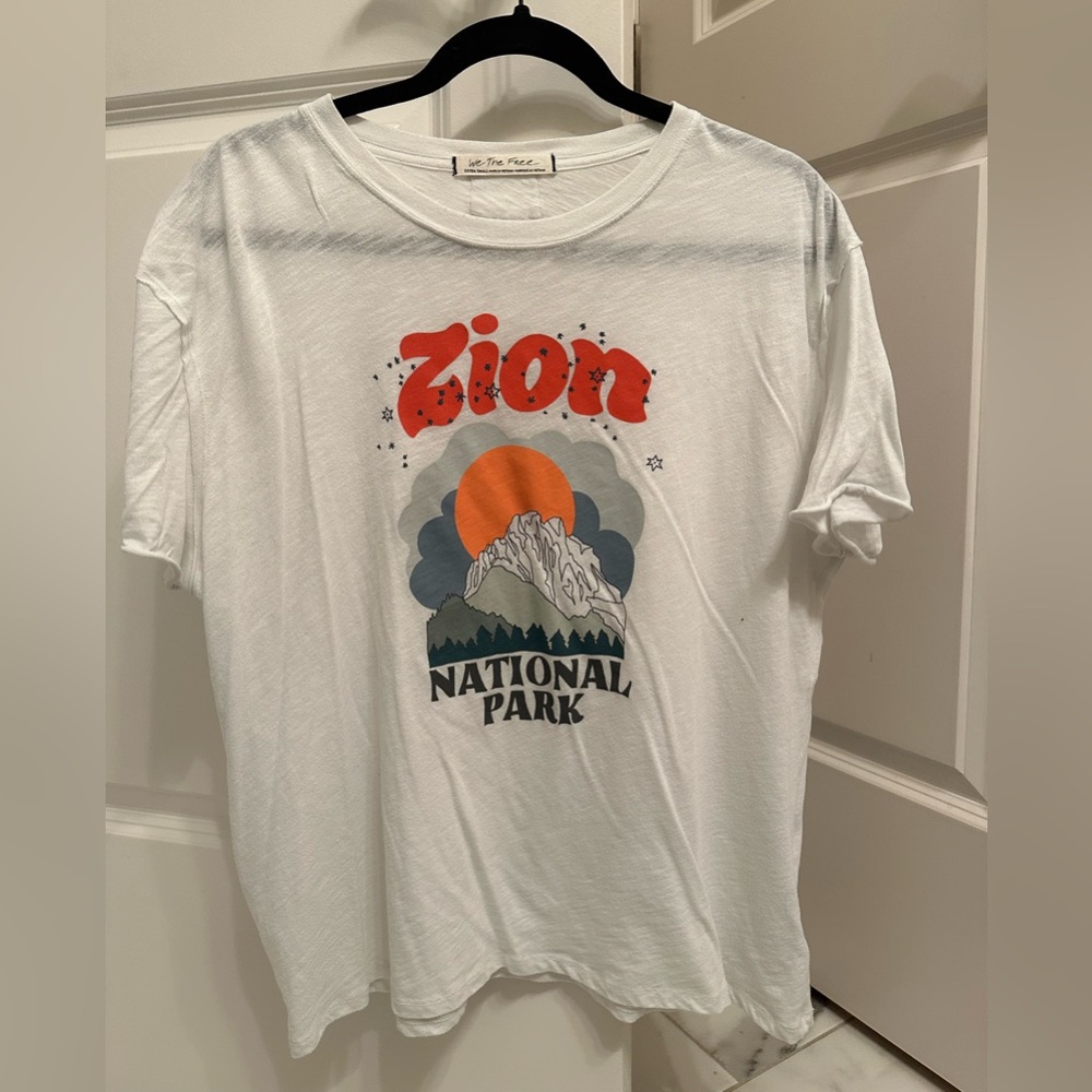 Free people over sided size XS Zion national park tshirt